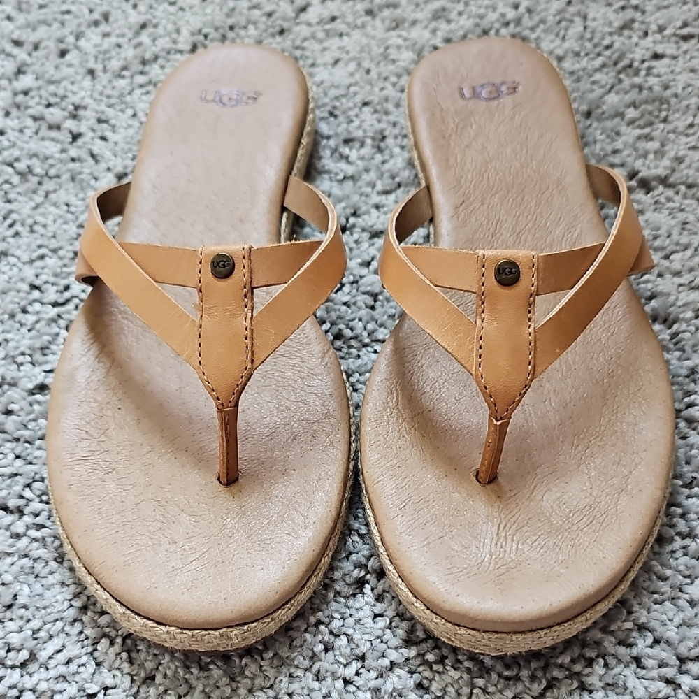 UGG Women's Cushiony Leather Tan Sandals Size 7. Like New